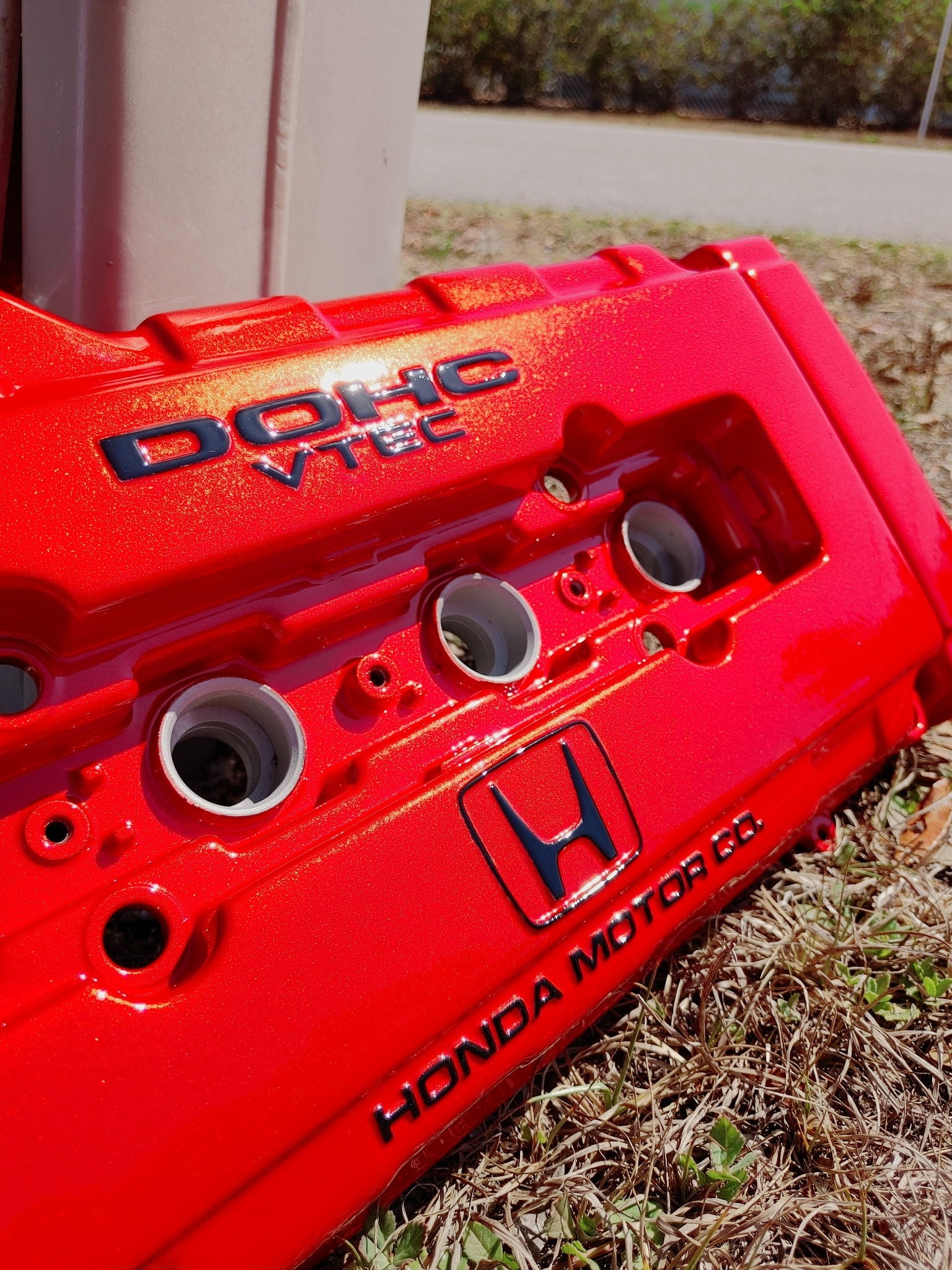 Red Honda DOHC VTEC valve cover