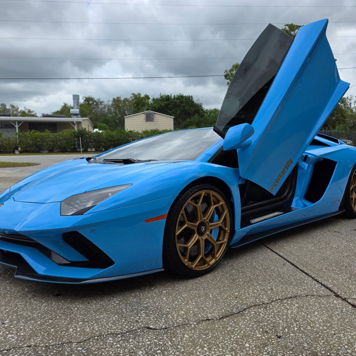 Blue Lamborghini Aventador with gold wheels