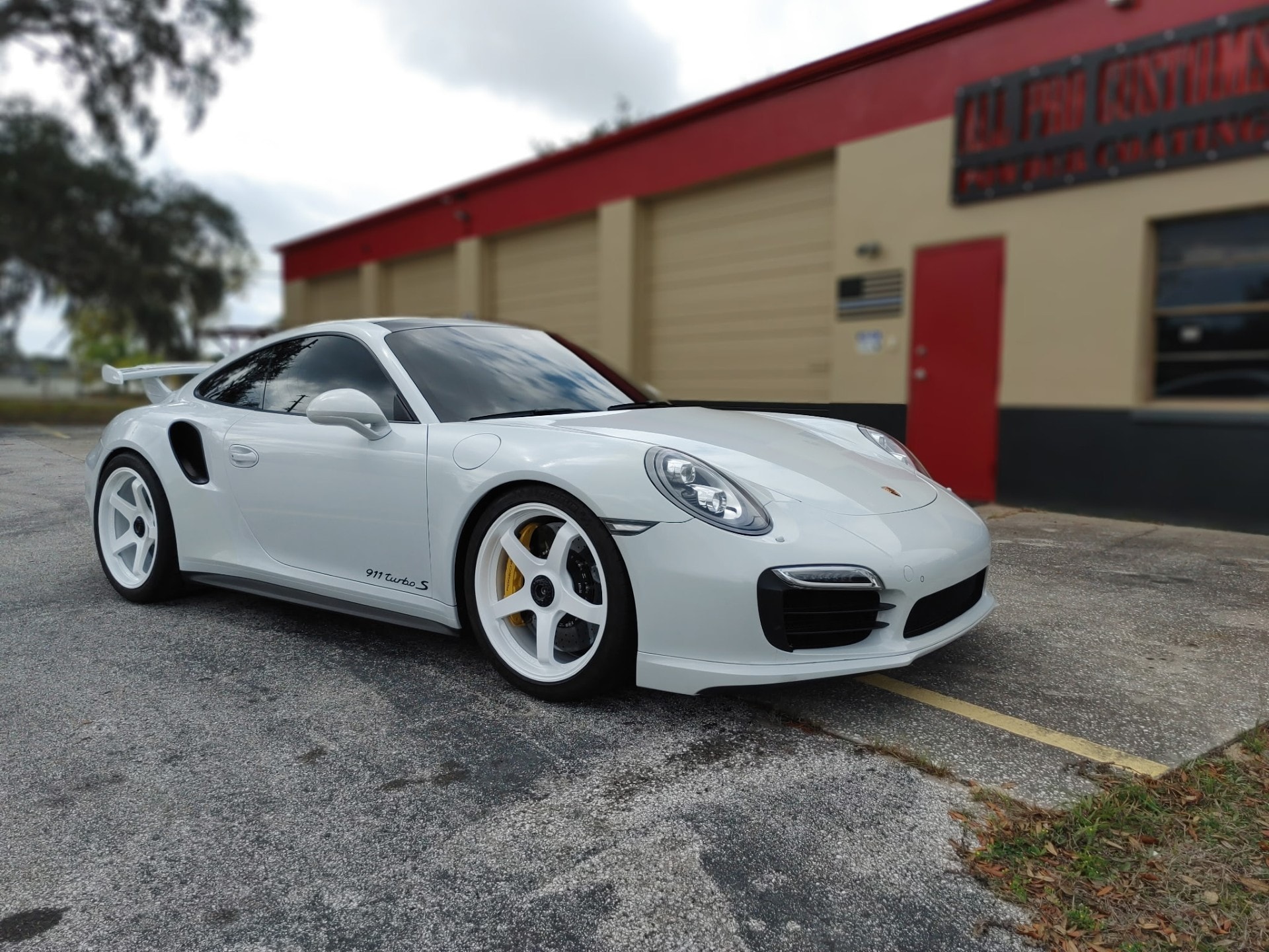 Porsche 911 Turbo S white wheels
