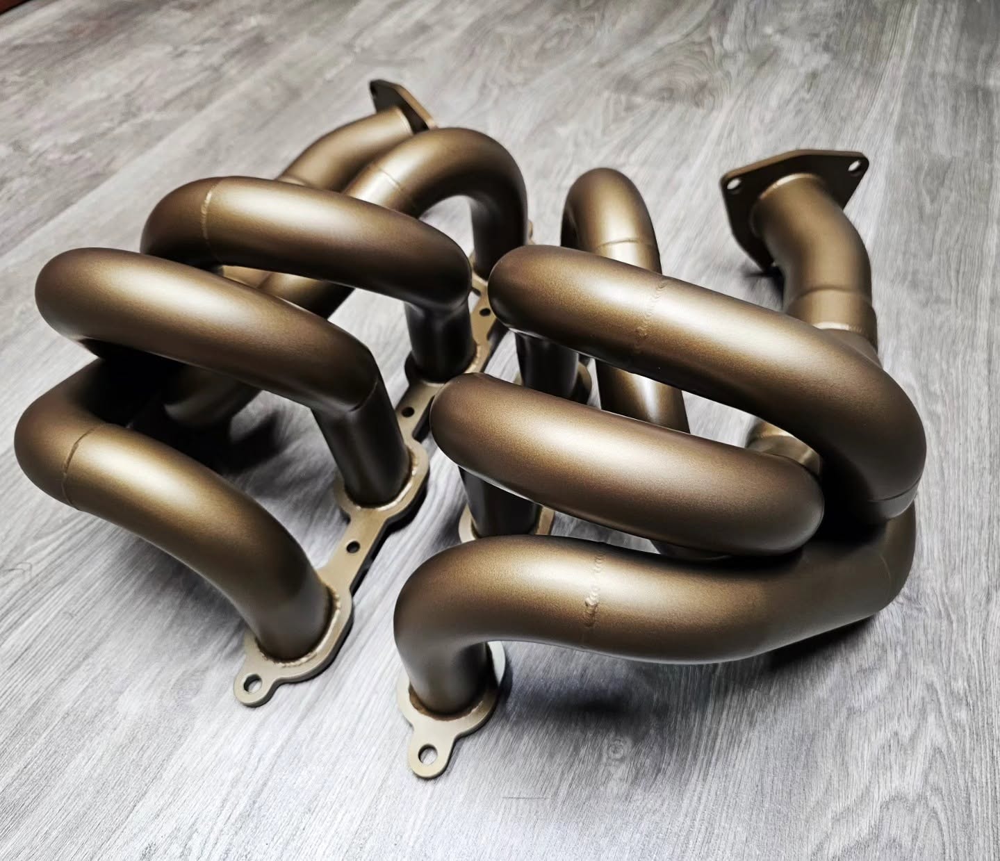 Bronze ceramic manifolds