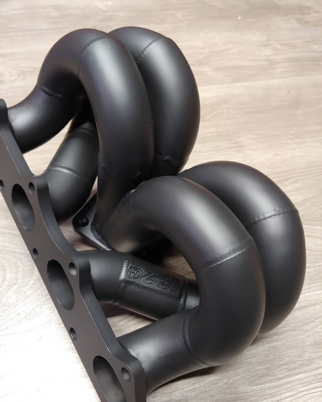 Black coiled exhaust manifold