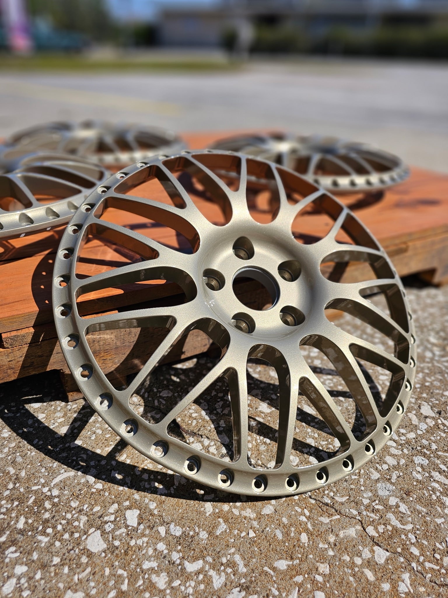 Satin silver mesh wheel faces