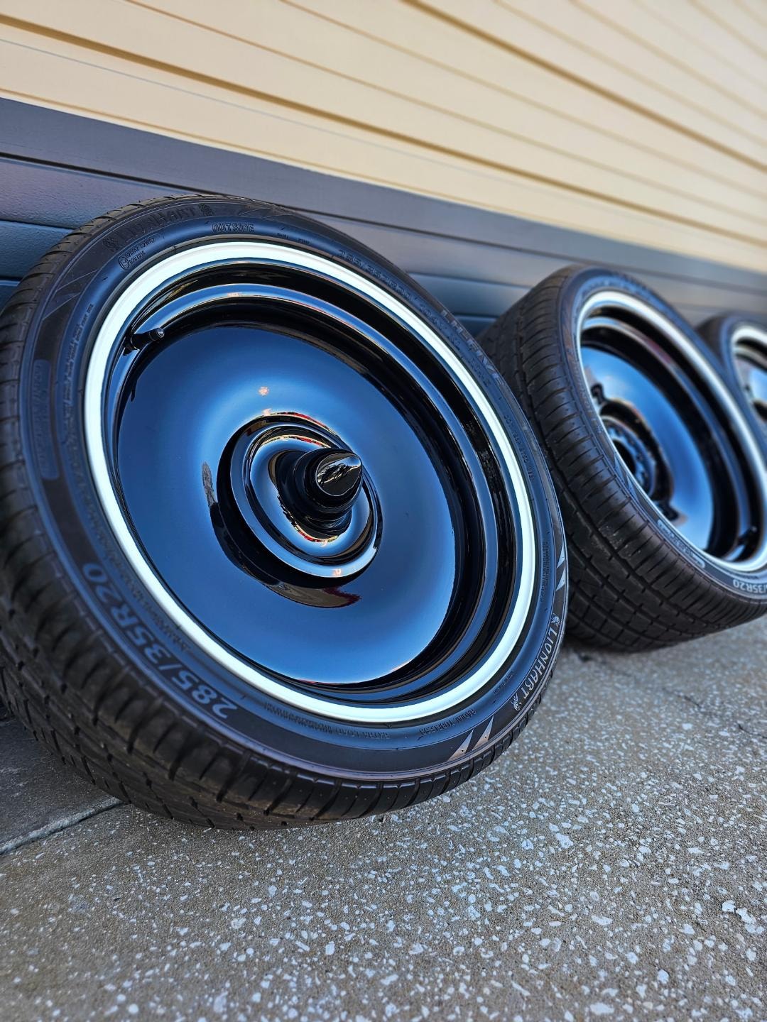 Gold bronze split-spoke wheels